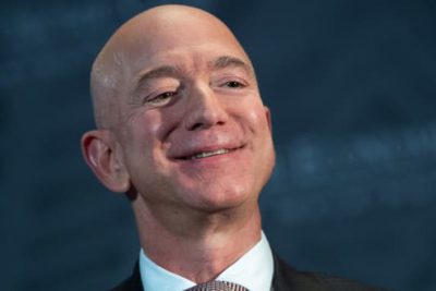 Jeff Bezos vượt qua Elon Musk giành lại vị trí người giàu nhất thế giới