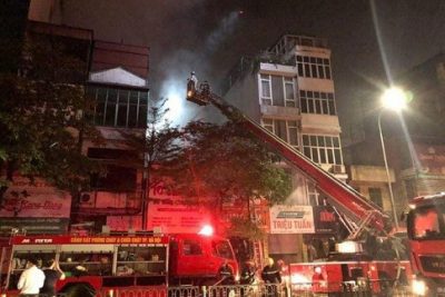 Hà Nội: Cháy cửa hàng bán đồ sơ sinh trên phố Tôn Đức Thắng, nghi nhiều người mắc kẹt