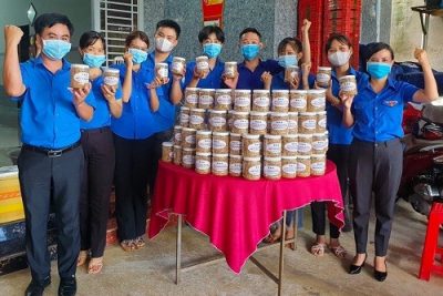 Bình Phước: Lớp trẻ tự nấu hàng trăm hũ đồ ăn khô “tiếp lửa” tuyến đầu tại Bắc Giang