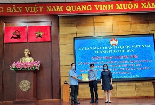 Van Phuc Group ủng hộ 10.000 phần quà cho các hoàn cảnh khó khăn