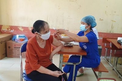 Bệnh viện Bạch Mai huy động gần 1.000 cán bộ hỗ trợ Hà Nội xét nghiệm và tiêm chủng thần tốc
