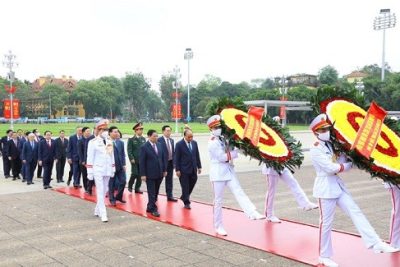 Lãnh đạo Đảng, Nhà nước và Thành phố Hà Nội vào Lăng viếng Chủ tịch Hồ Chí Minh