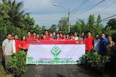 Ngân hàng Agribank Tiền Giang ra quân trồng cây “Vì tương lai xanh”
